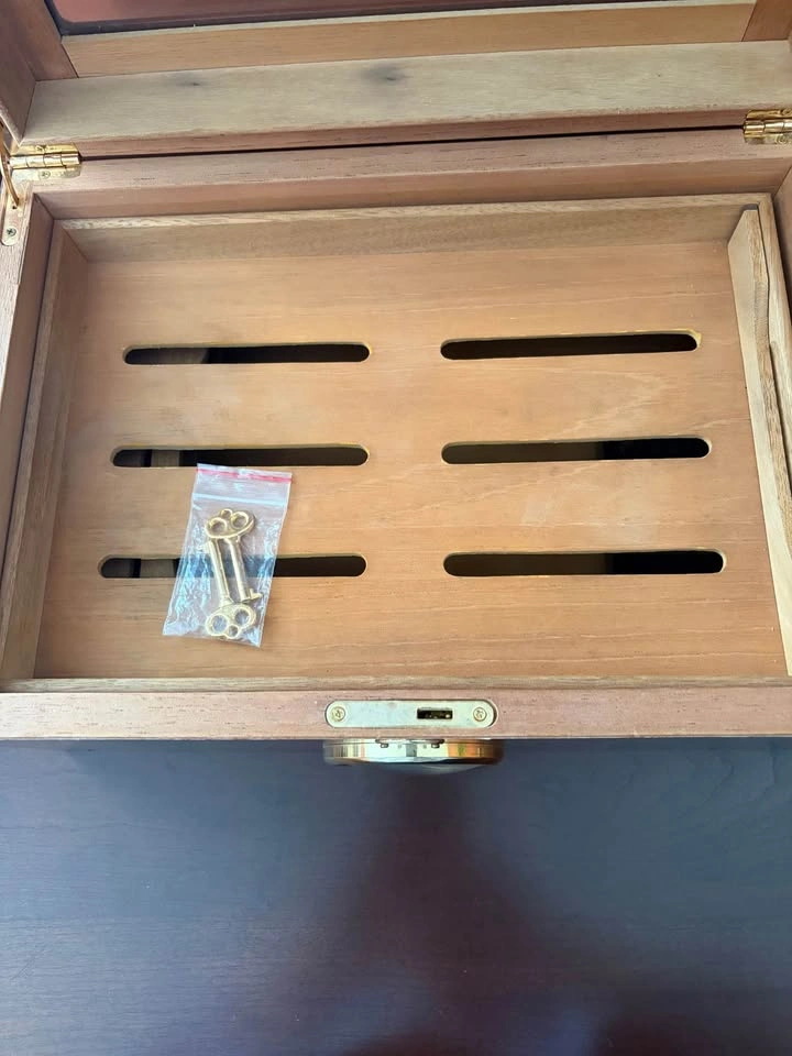 PRESTIGE AMBASSADOR 100-CIGAR DESKTOP HUMIDOR - photo 2