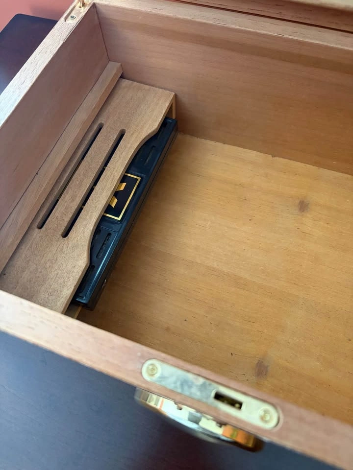 PRESTIGE AMBASSADOR 100-CIGAR DESKTOP HUMIDOR - photo 3