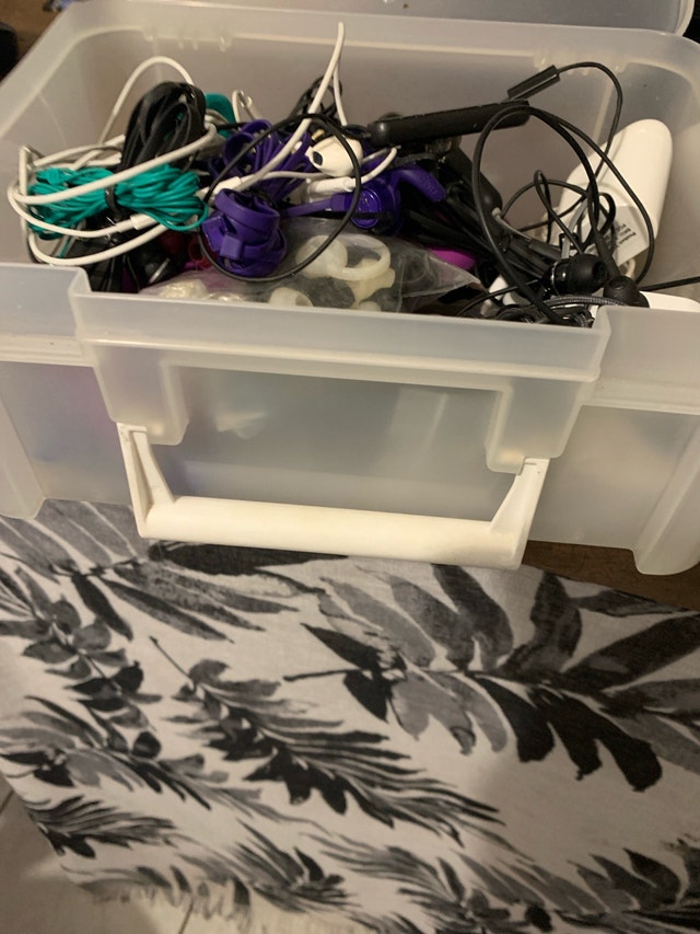 Assorted Wired Earphones and Accessories - photo 2