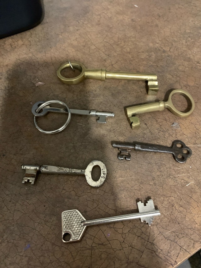 Assorted Vintage Skeleton Keys