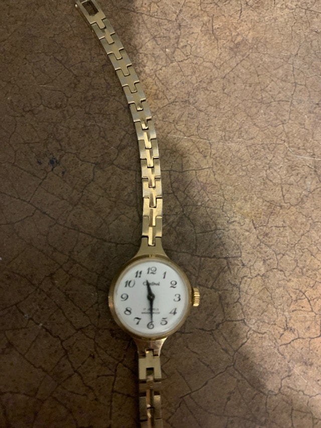 Cardinal Women's Gold-Tone Watch - photo 2