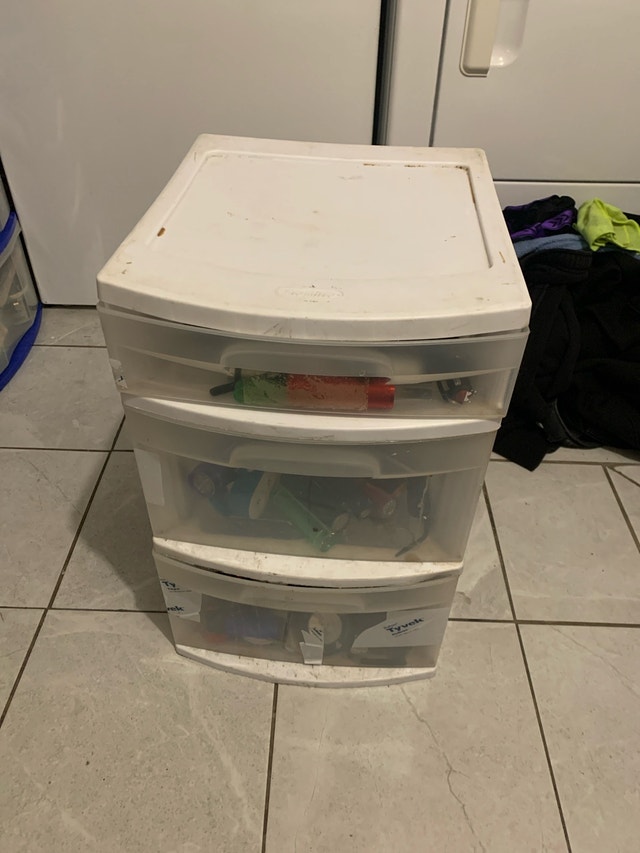 Sterilite 3-Drawer Organizer with Flashlight Collection
