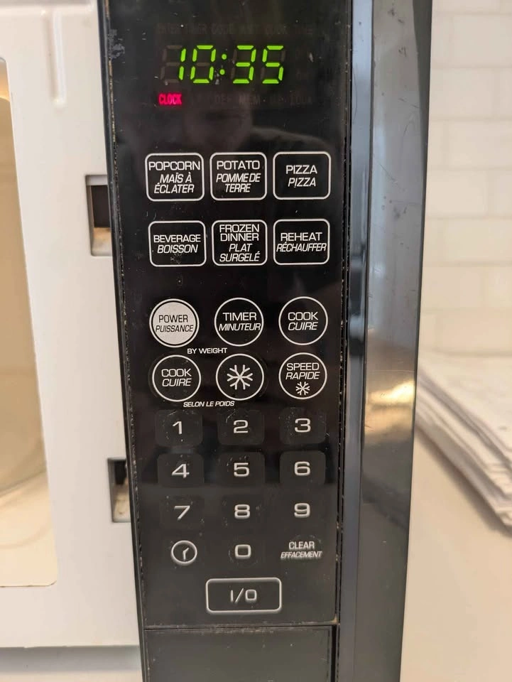 Black & Decker 0.7 CU/FT 700W Microwave - photo 3