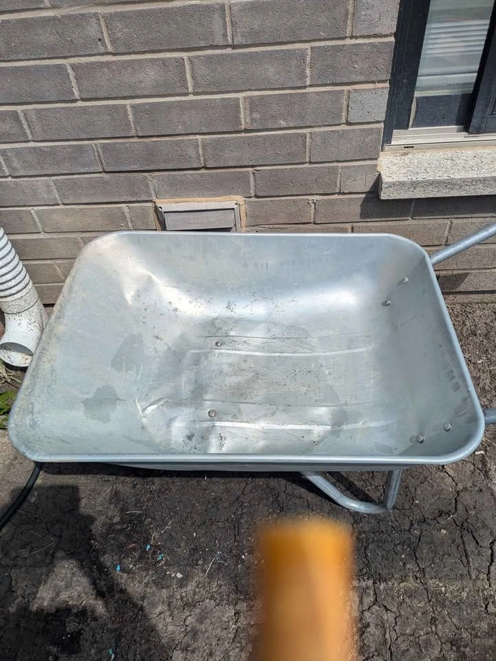 Powerfist 2 Cu/Ft Galvanized Wheelbarrow with Spare Tire - photo 3