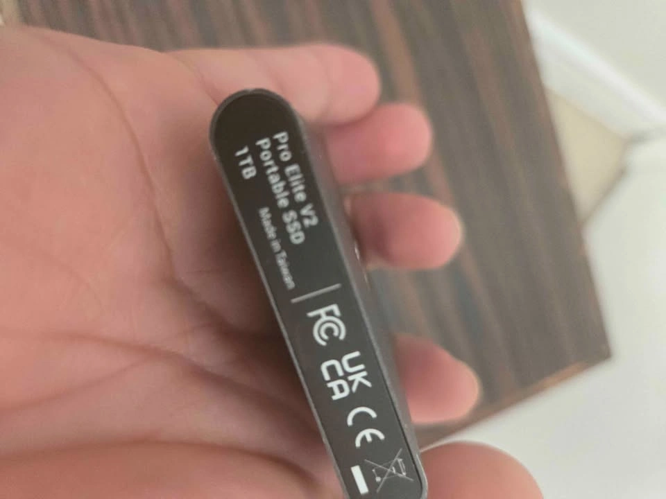 1TB portable SSD - photo 2