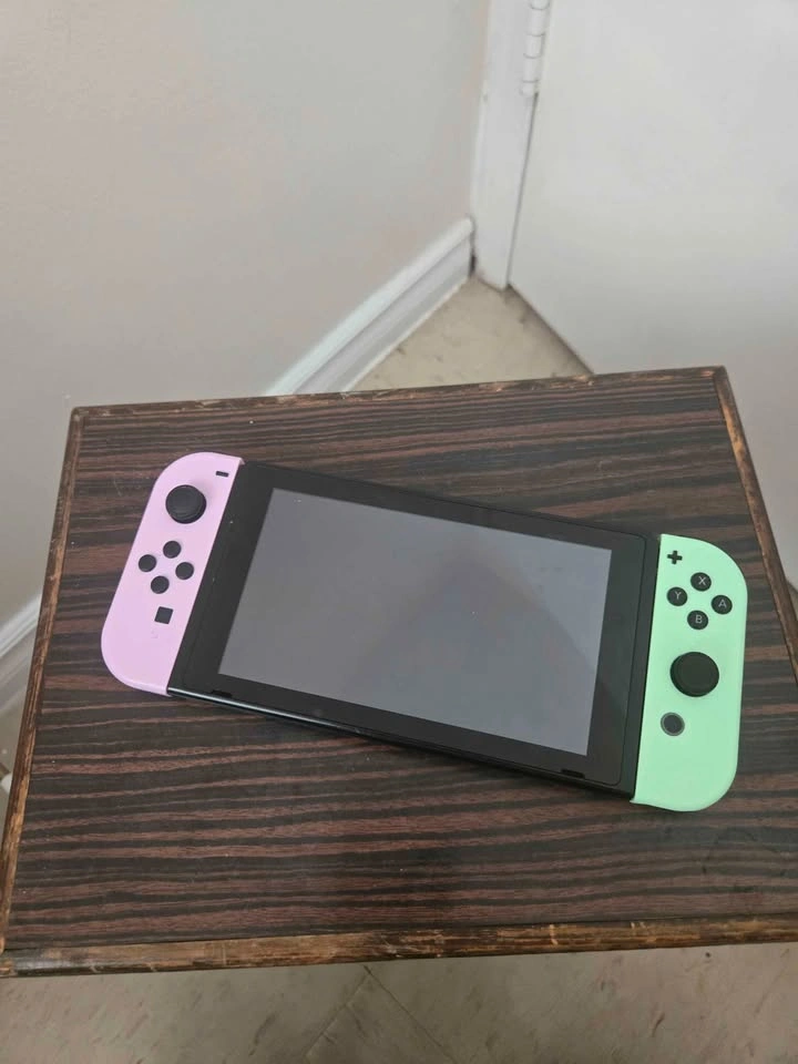 Nintendo Switch - photo 2