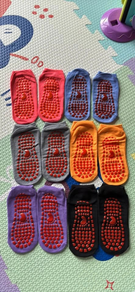 Non-Slip Grip Socks ( ages 3-6 )