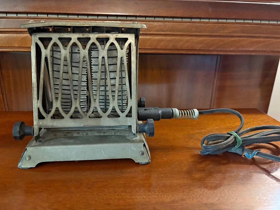 Antique 1914 Westinghouse Turnover Toaster