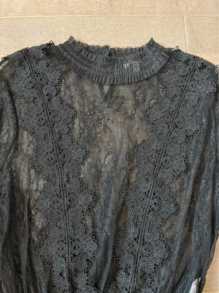 Black lacy Honey top - photo 2