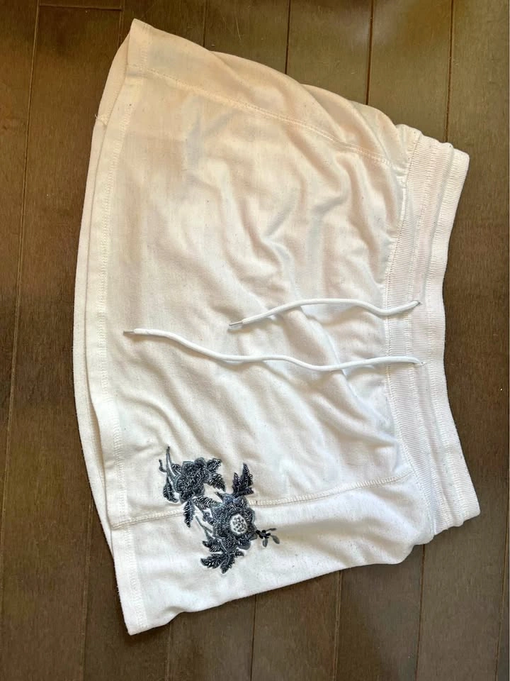Y2K white sporty mini skirt