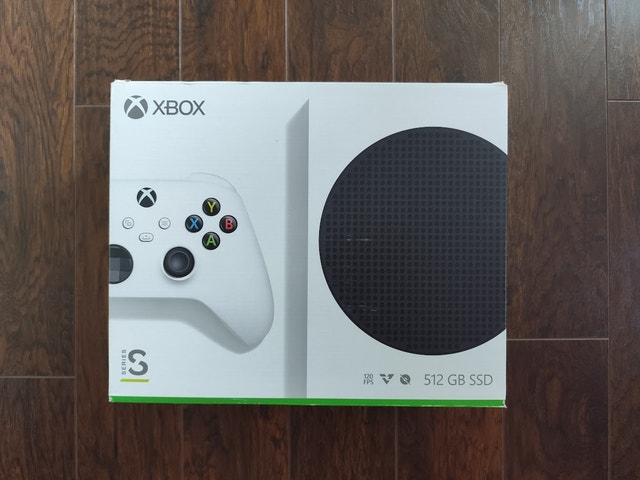 (Delivery) LNIB Xbox Series S w/games
