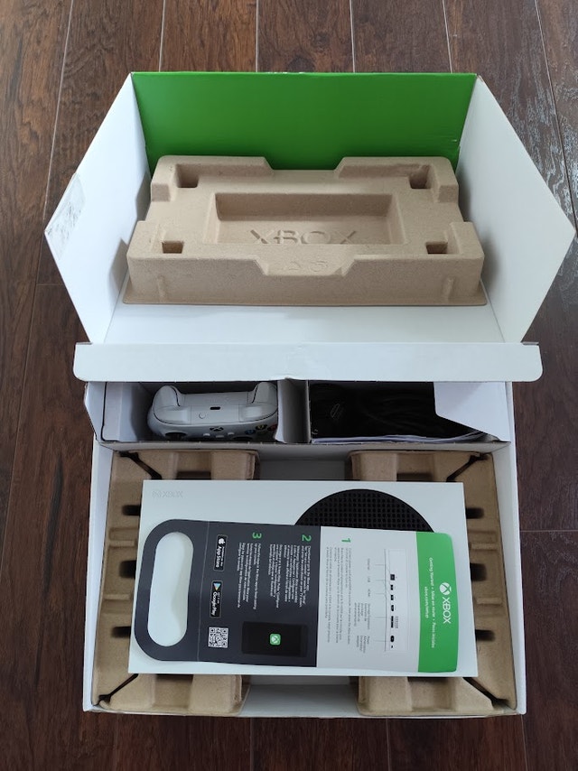 (Delivery) LNIB Xbox Series S w/games - photo 2