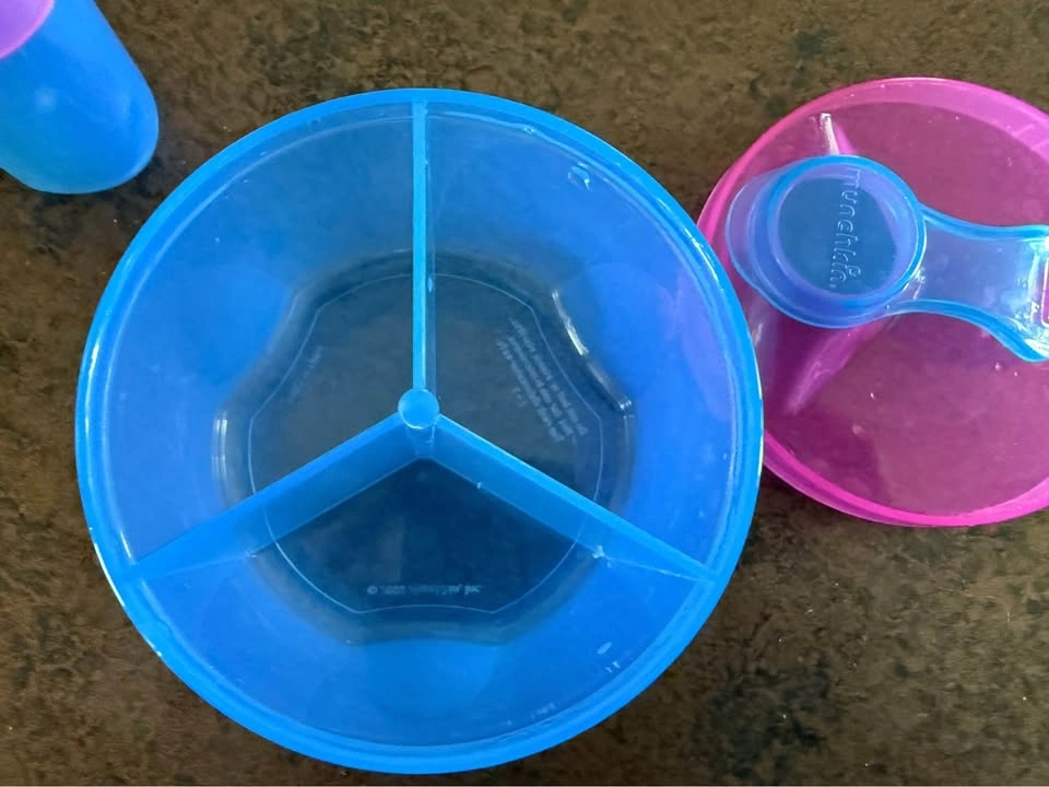 Munchkin formula dispensers - photo 3