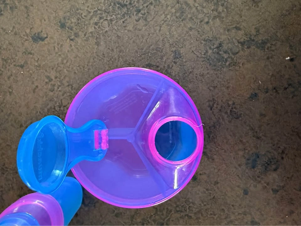 Munchkin formula dispensers - photo 4