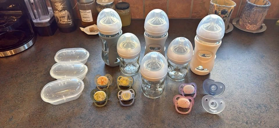 Set of Phillips Avent glass bottles and soothers