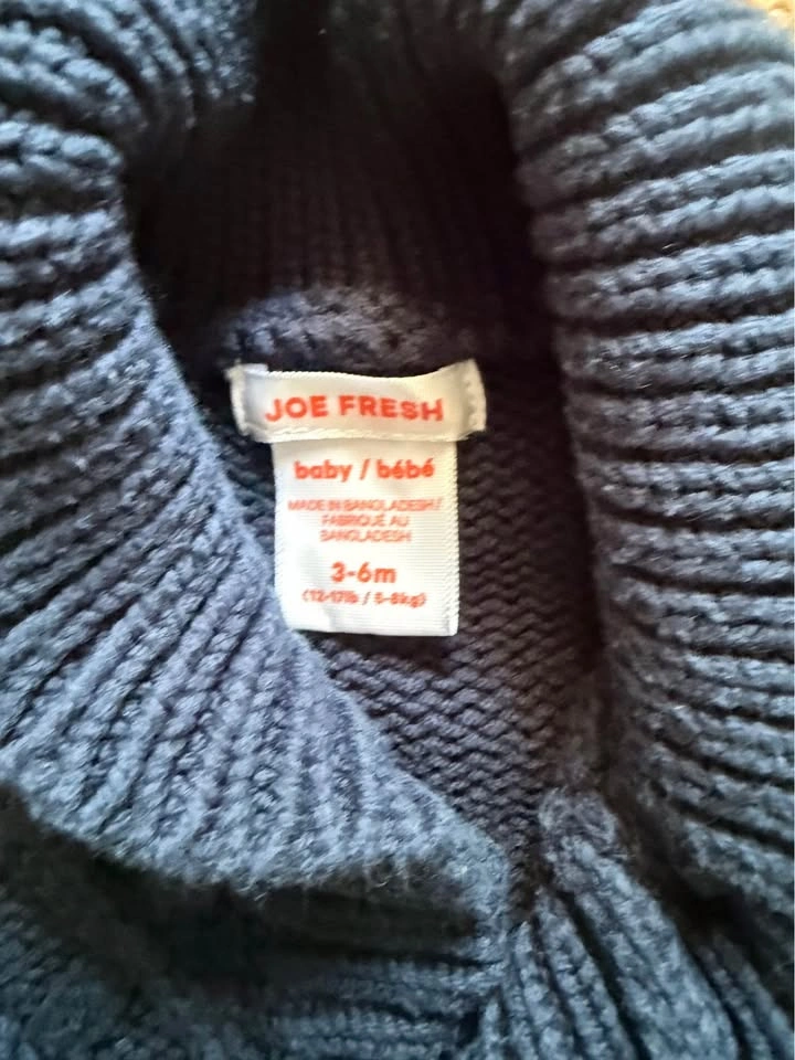 Two baby boys Joe Fresh sweaters - photo 2