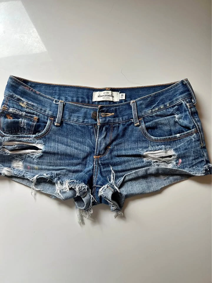 ⚽ Abercrombie Distress look Denim Shorts- Size 16