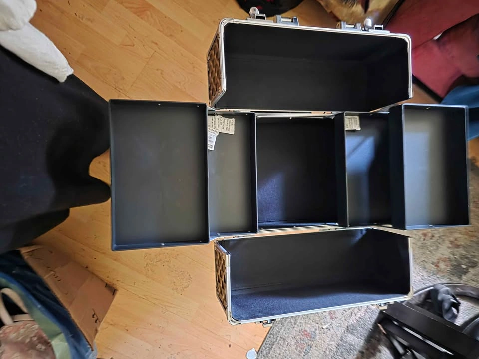 Nail technician or professional make up artists case - photo 4