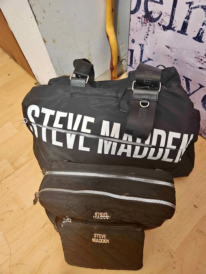 STEVE MADDEN Bsasha bag w/ makeup bag and small wallet