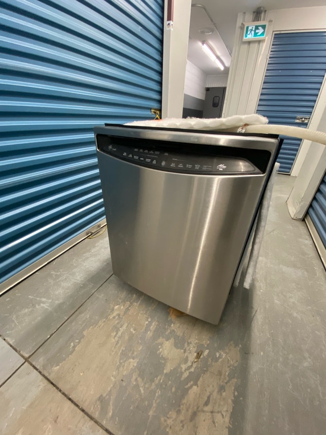 GE STAINLESS STEEL DISHWASHER
