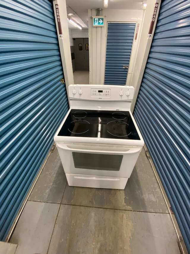 WHITE GLASS TOP ELECTRIC STOVE
