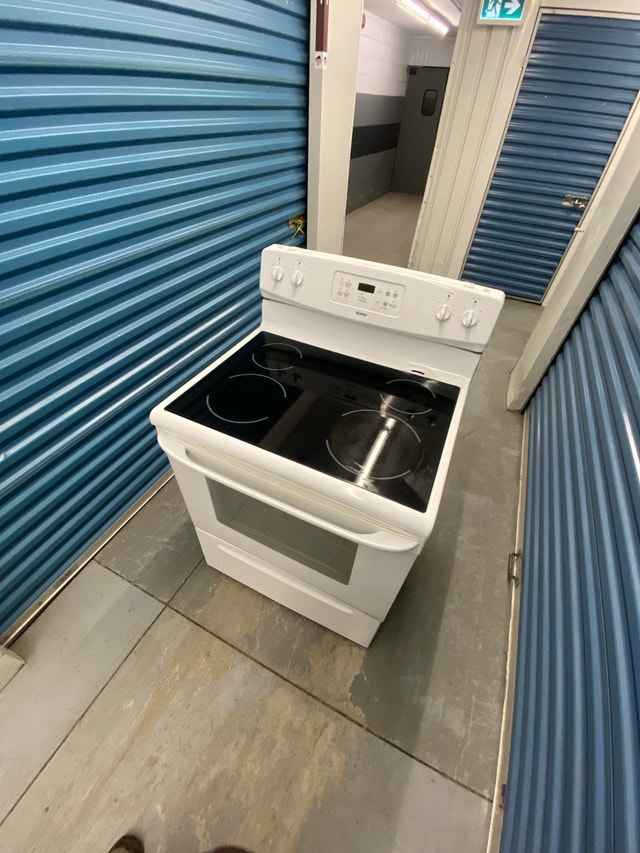WHITE GLASS TOP ELECTRIC STOVE - photo 3