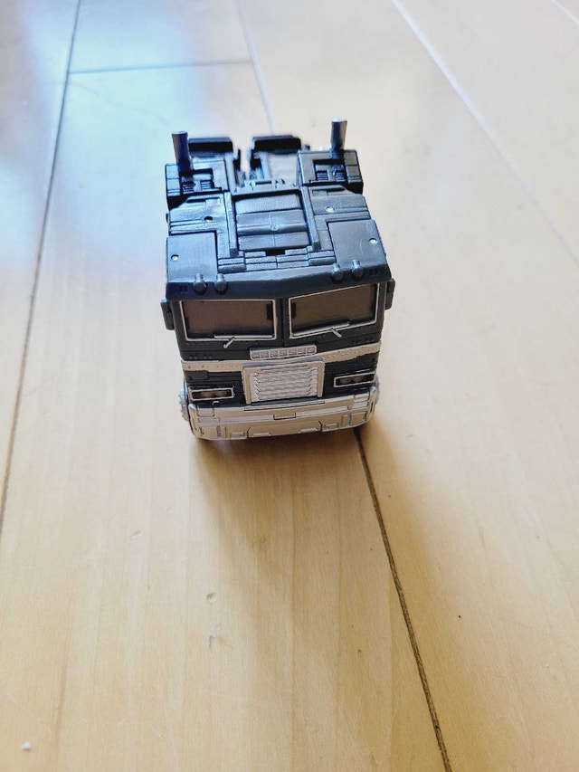Transformers: Alternate Universe Dark Optimus Prime - photo 4