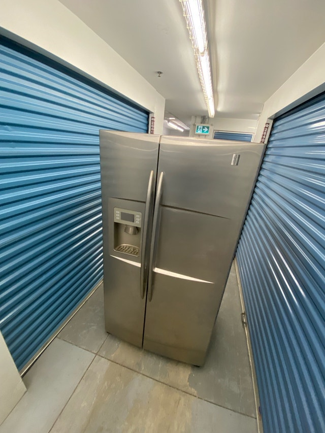 GE STAINLESS STEEL FRIDGE - photo 2