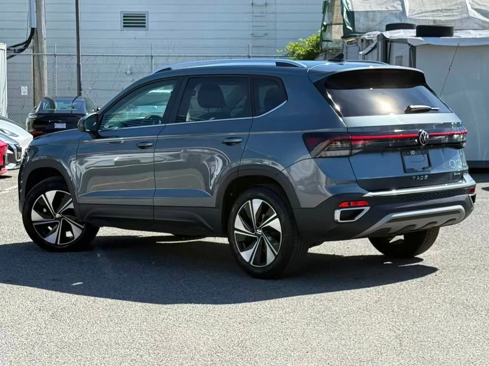2025 Volkswagen Taos Comfortline 4MOTION/ NO ACCIDENT/ BC LOCAL - photo 4