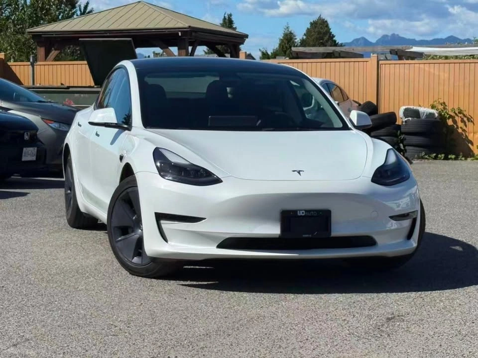 2022 Tesla Model 3 RWD/ NO ACCIDENT/ BC LOCAL - photo 2