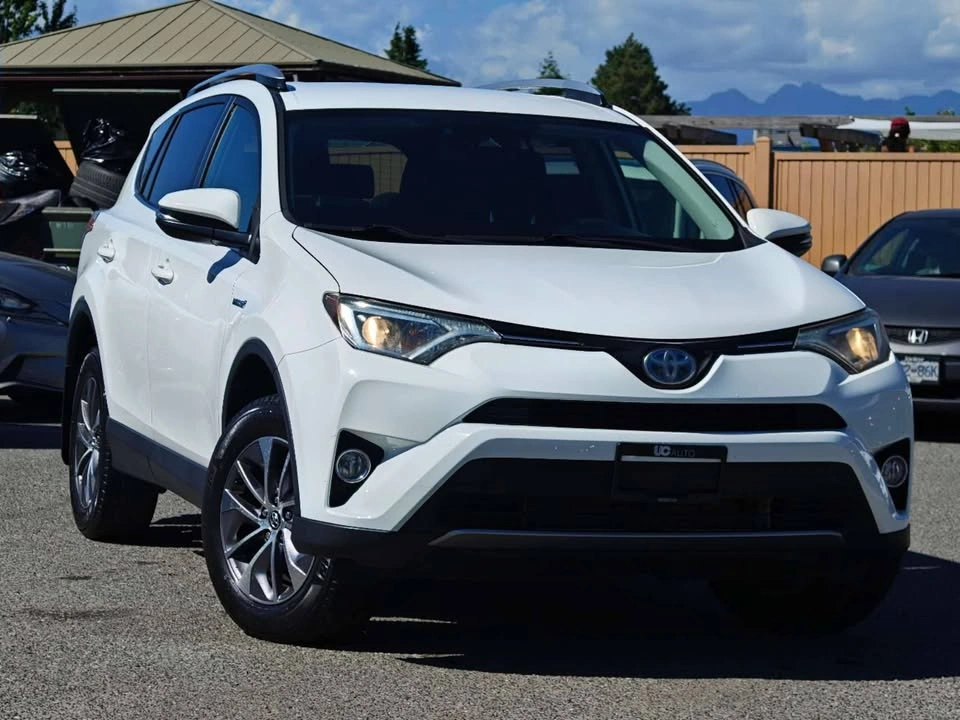 2017 Toyota RAV4 LE Hybrid - No Accident, Full Service - photo 2