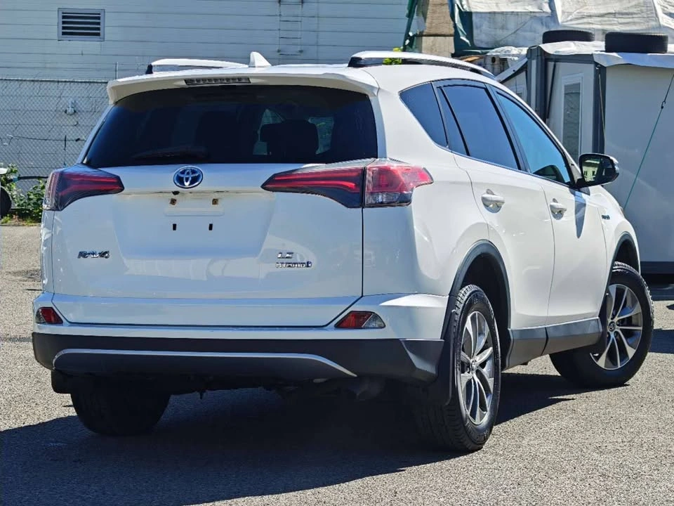 2017 Toyota RAV4 LE Hybrid - No Accident, Full Service - photo 3