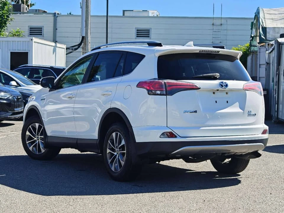 2017 Toyota RAV4 LE Hybrid - No Accident, Full Service - photo 4