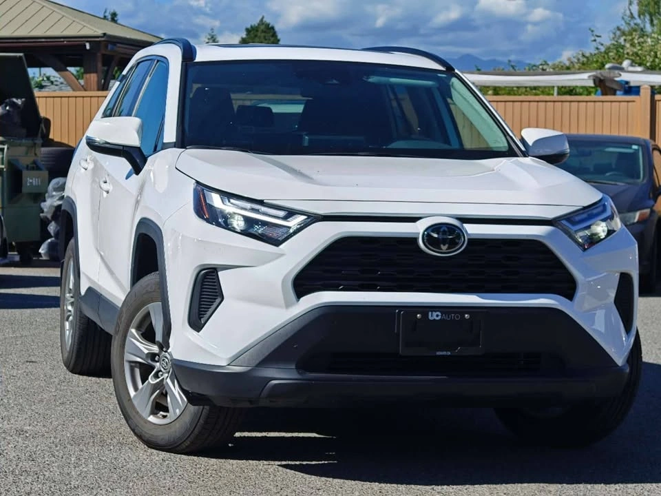 2025 Toyota RAV4 XLE AWD/ NO ACCIDENT/ BC LOCAL/ ONE OWNER - photo 2