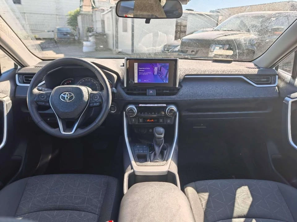 2025 Toyota RAV4 XLE AWD/ NO ACCIDENT/ BC LOCAL/ ONE OWNER - photo 5