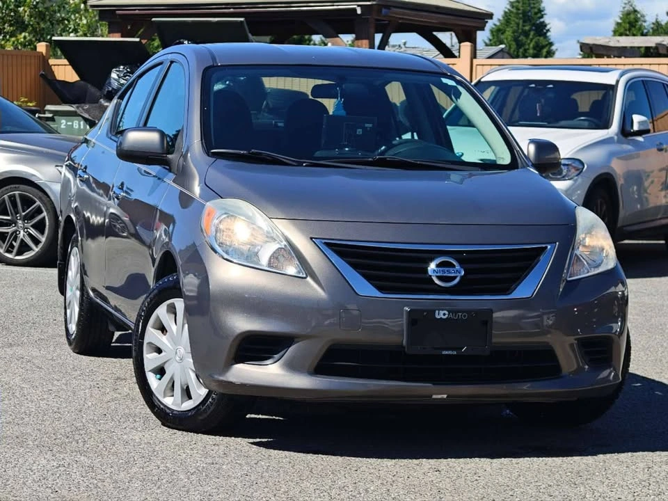 2013 Nissan Versa SV AUTO/ CLEAN TITLE/ BACKUP CAMERA/ CARPLAY - photo 2