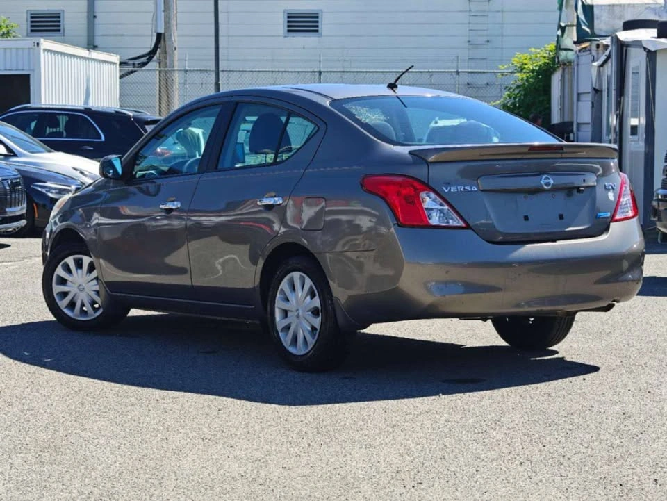 2013 Nissan Versa SV AUTO/ CLEAN TITLE/ BACKUP CAMERA/ CARPLAY - photo 4
