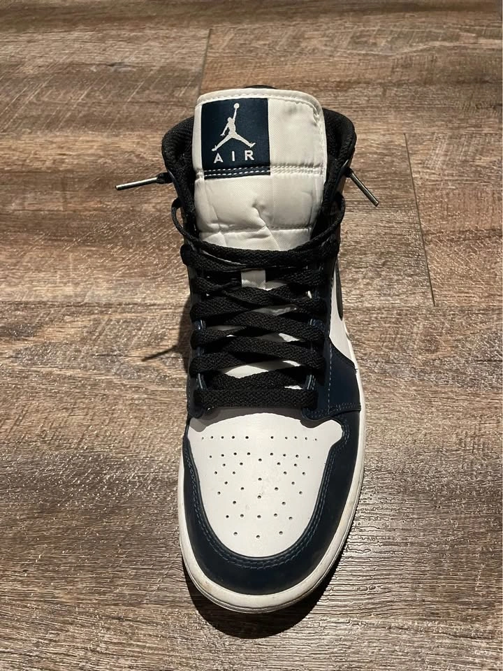 Air Jordan 1s - photo 2