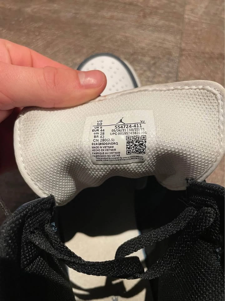 Air Jordan 1s - photo 3