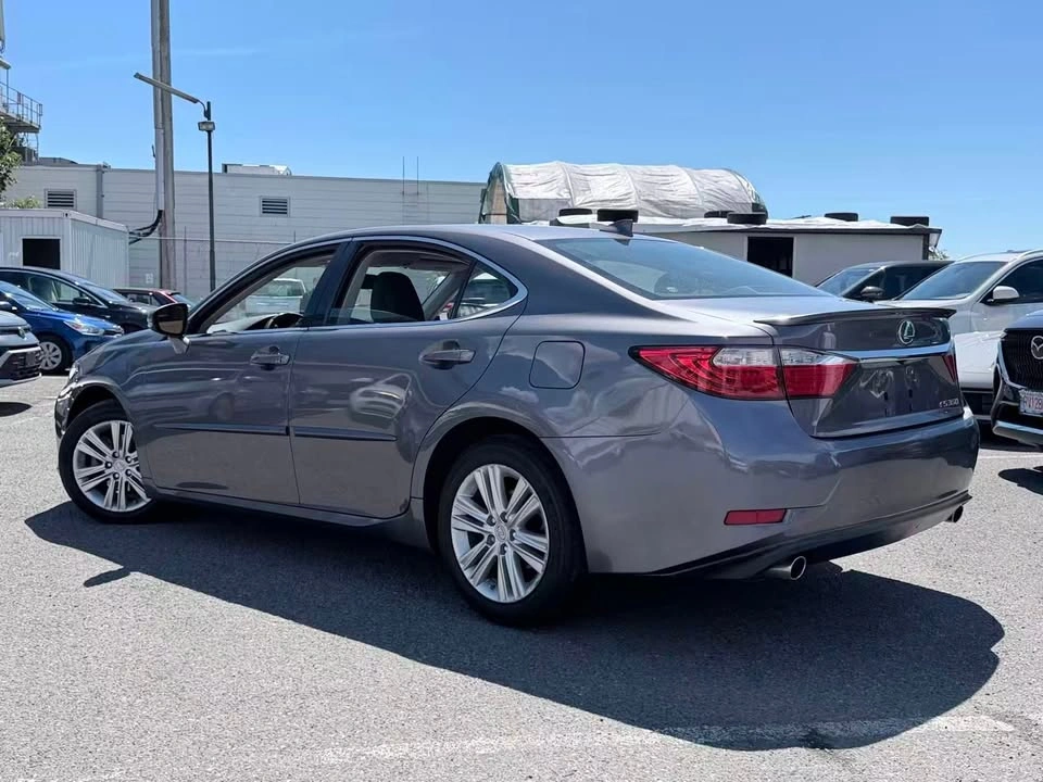 2015 Lexus ES CLEAN TITLE/ BC LOCAL/ LOW KM - photo 4