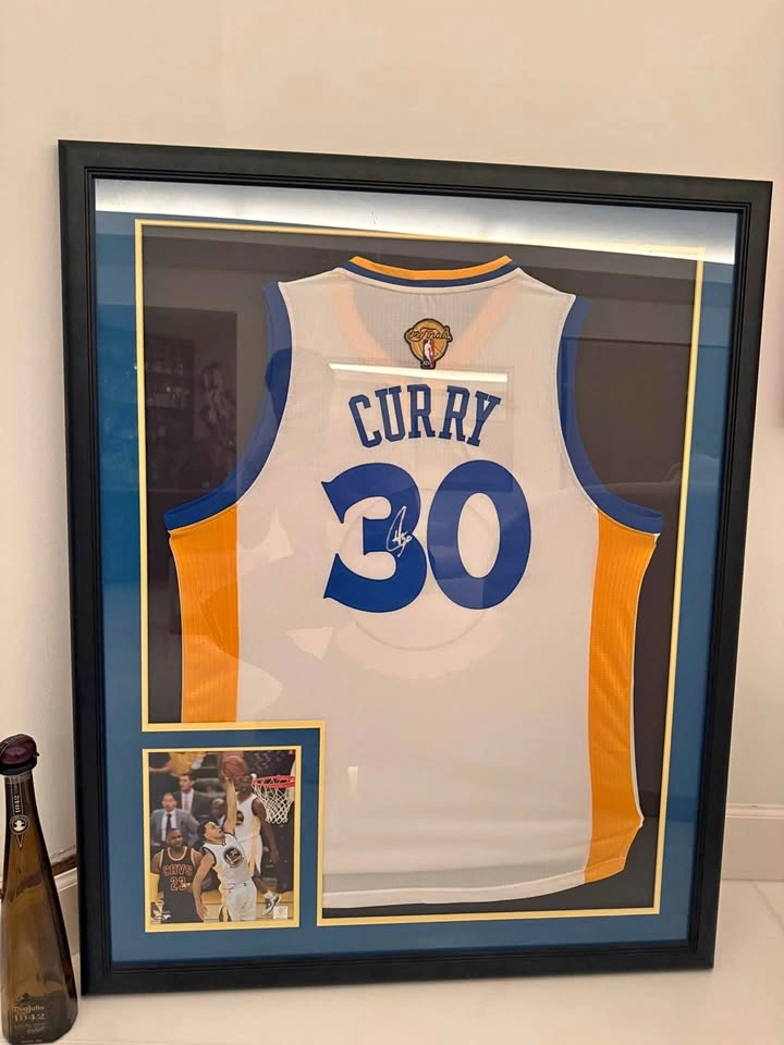 Steph Curry Finals signed jersey!