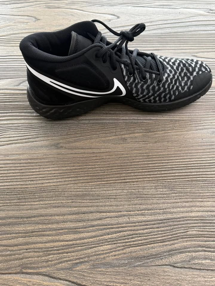 Size 11 Nike KD Trey 5 VIII Sneakers - Black - photo 2