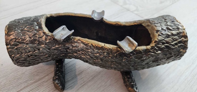 Vintage brass log-shaped ashtray with textured bark finish - photo 3