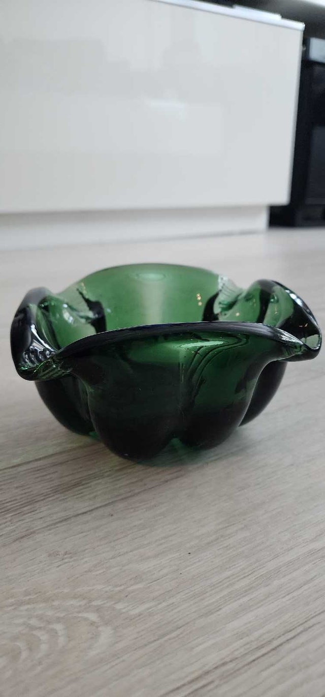 Vintage Murano art glass ashtray with green and black swirl - photo 3