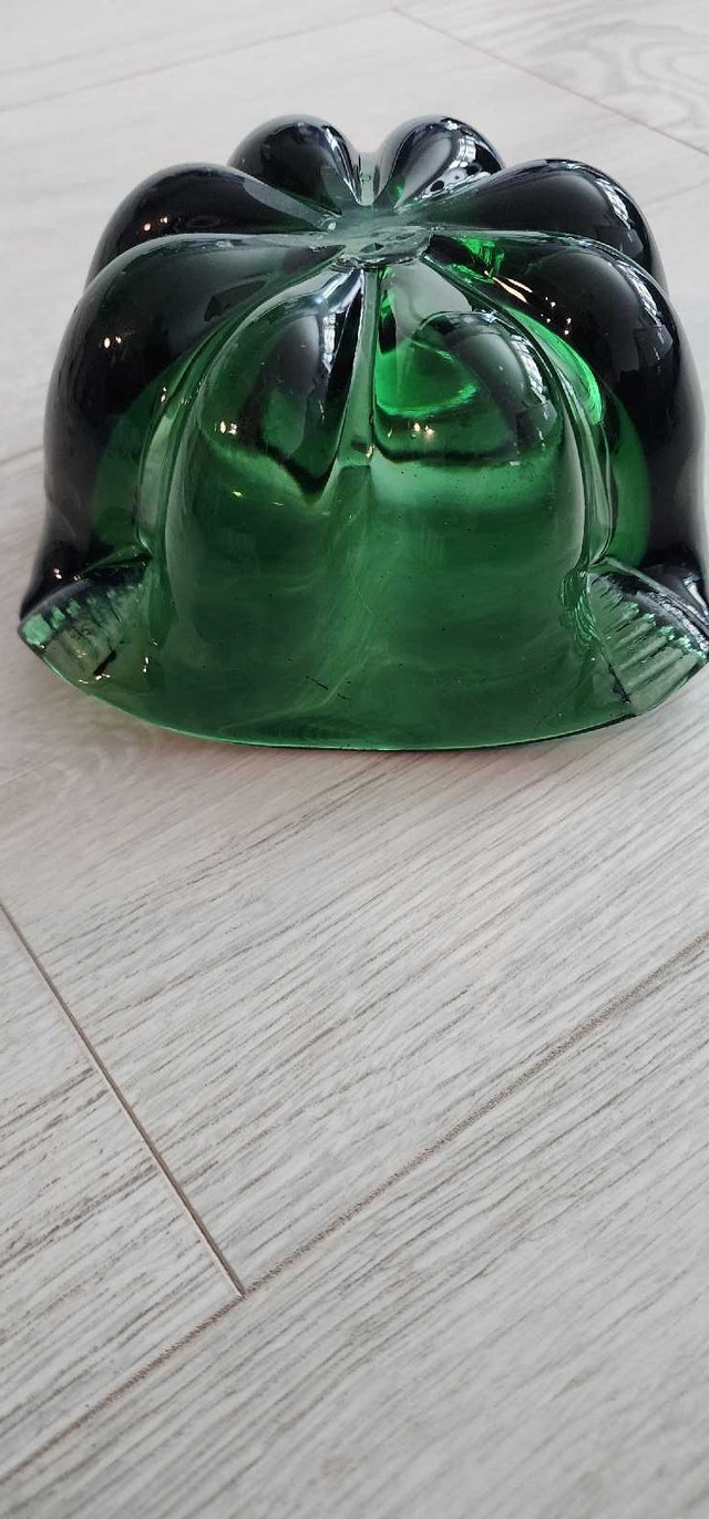 Vintage Murano art glass ashtray with green and black swirl - photo 5