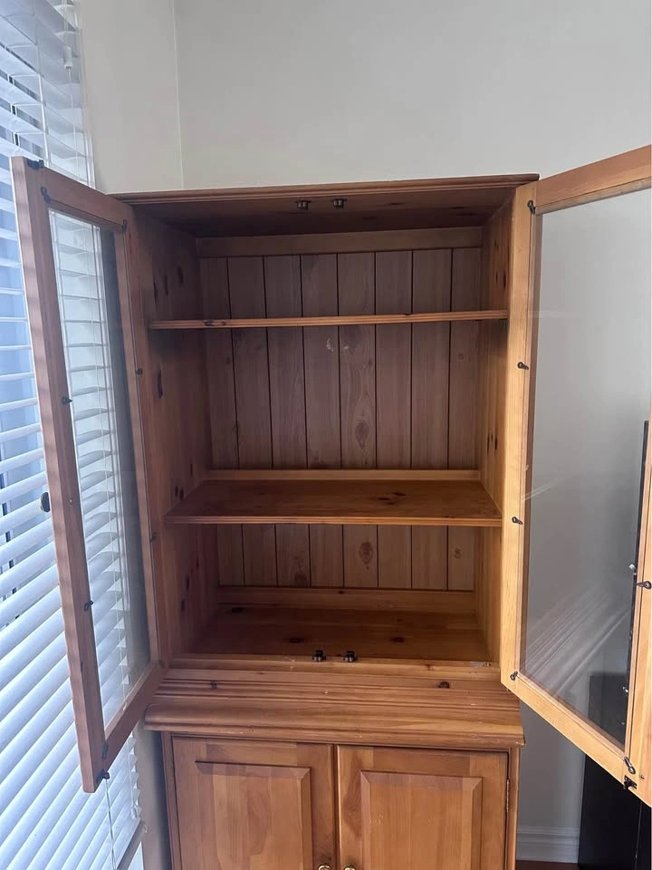 Wooden shelf with glass door - photo 3