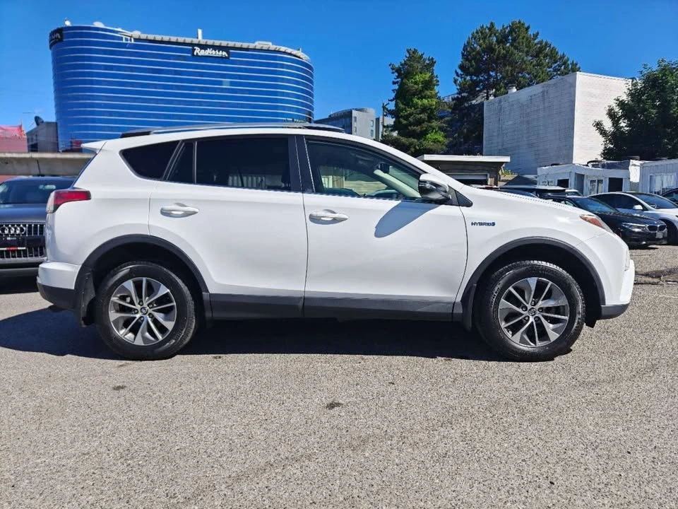 2017 Toyota RAV 4 LE HYBRID - photo 3