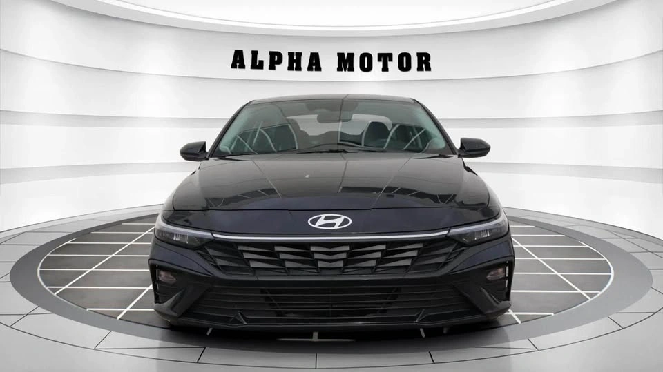 2024 Hyundai Elantra - photo 2