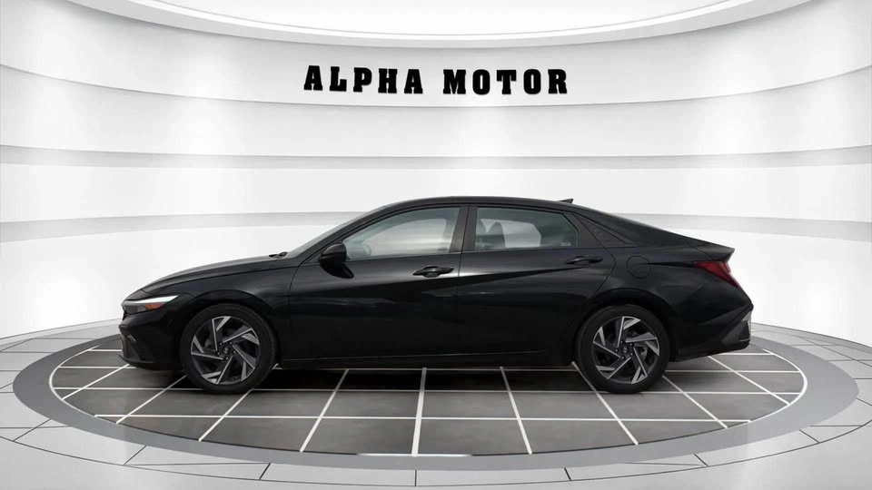 2024 Hyundai Elantra - photo 4