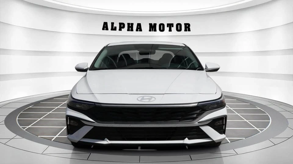 2025 Hyundai Elantra - photo 2